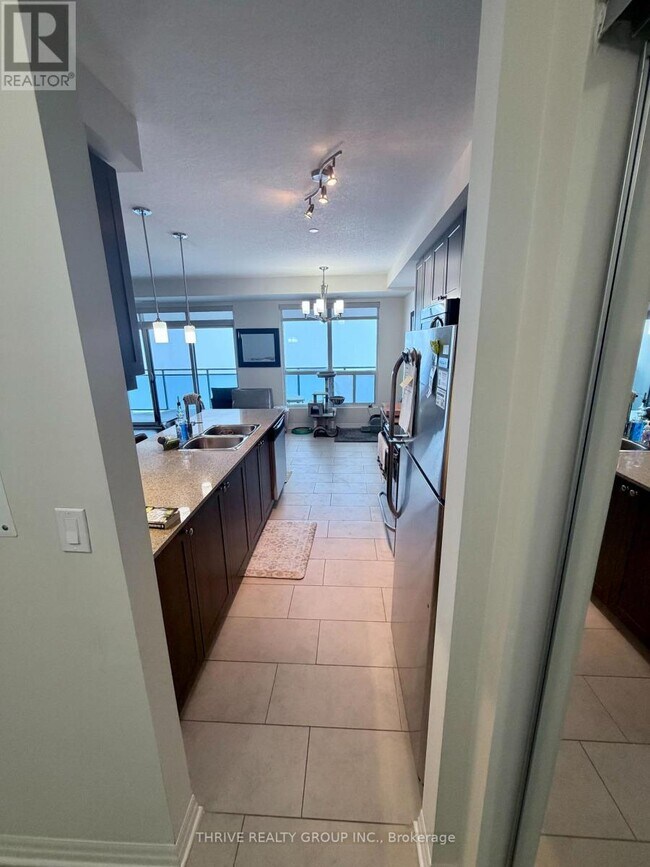 Photo du bâtiment - 1605 Dyer Dr