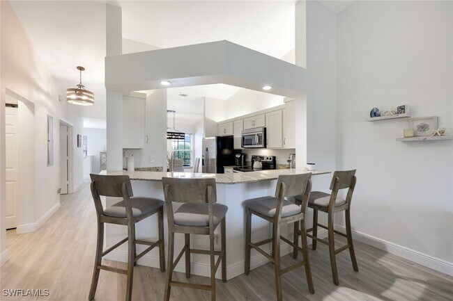 Foto del edificio - 824 Tanbark Dr