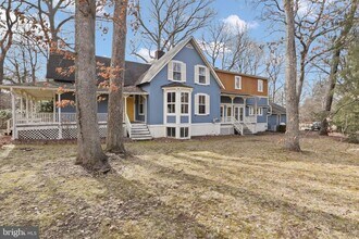 Building Photo - 206 Grove Ave