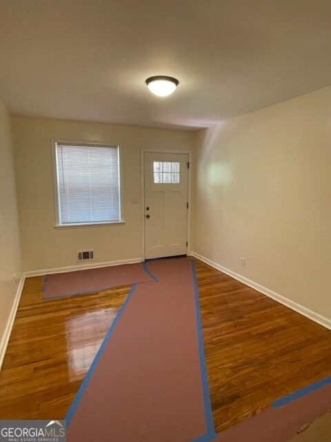 Building Photo - 672 Clifton Rd SE