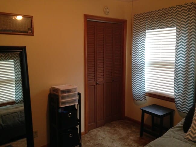 Building Photo - Cute 3 bedroom/1 bath home in El Dorado!