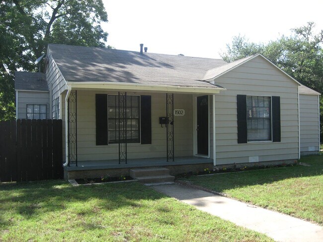 Building Photo - 1502 S 13th St