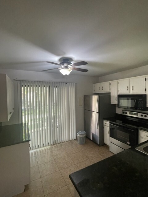 Building Photo - 165 N Waters Edge Dr