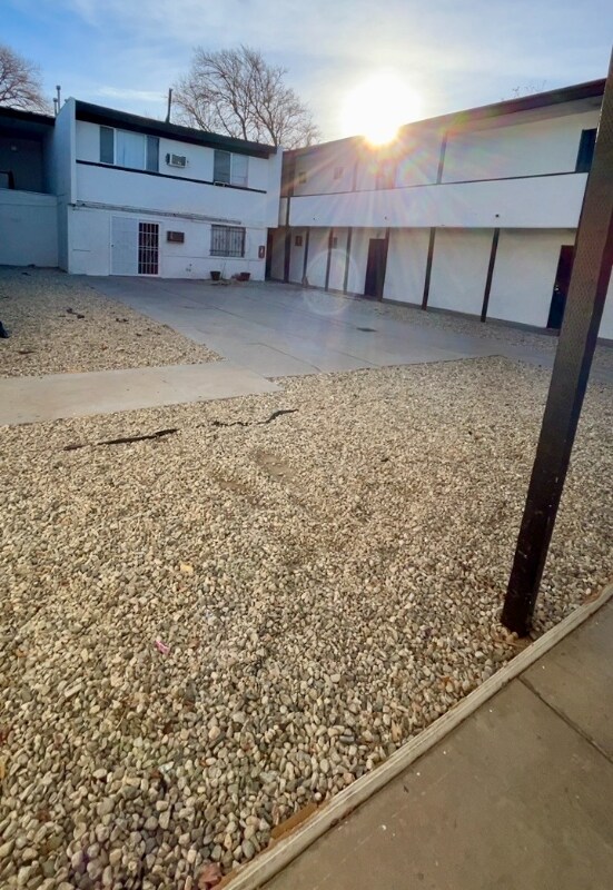 Foto principal - 311 W Lancaster Blvd