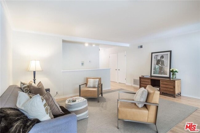 Foto del edificio - 3720 Ventura Canyon Ave