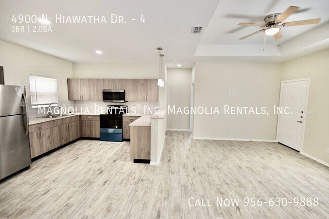 Building Photo - 4900 N Hiawatha Dr