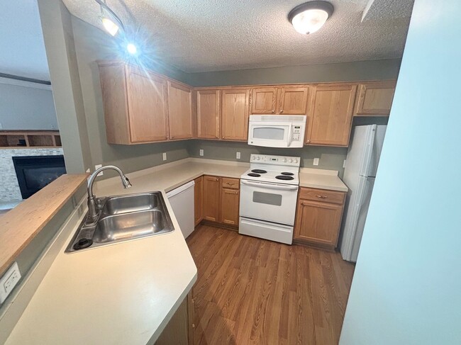 Building Photo - 7049 Lockslie Way
