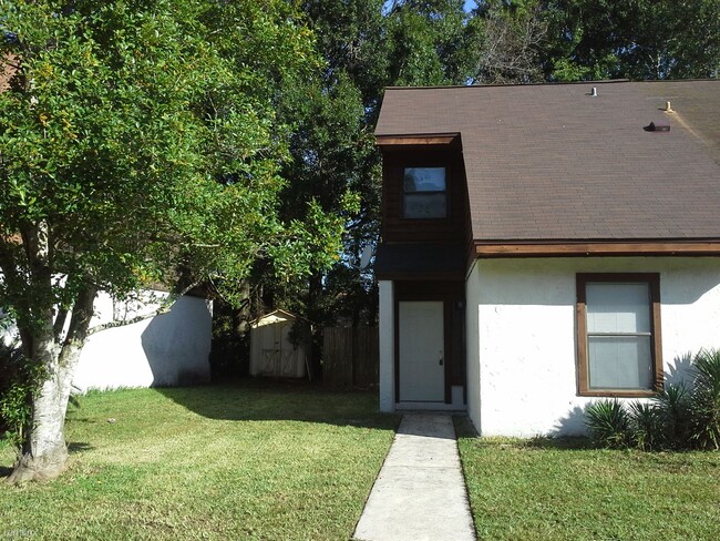 Building Photo - 2 br, 1.5 bath Townhome - 7675 Jana Ln S