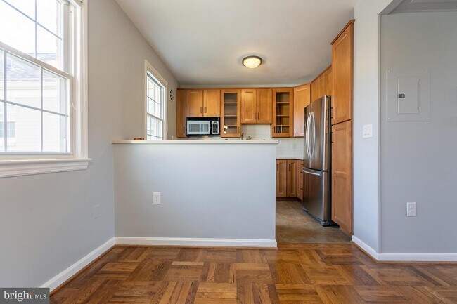 Foto del edificio - 6501 Potomac Ave