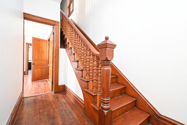 Building Photo - 735 Considine Ave