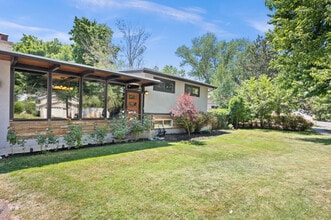 Building Photo - 1542 Fieldcrest Ln