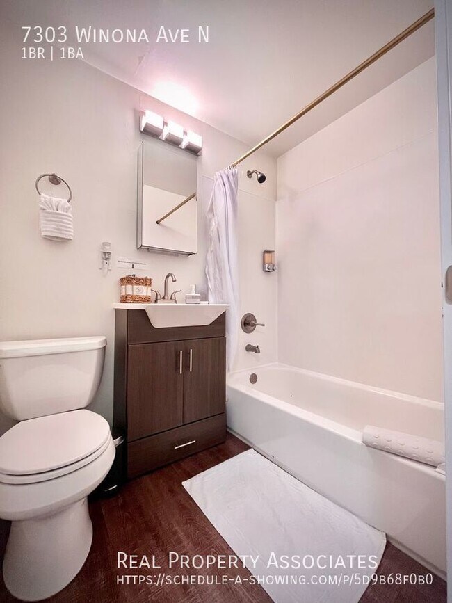 Building Photo - Newly Remodeled Unit in Quiet 4-Plex