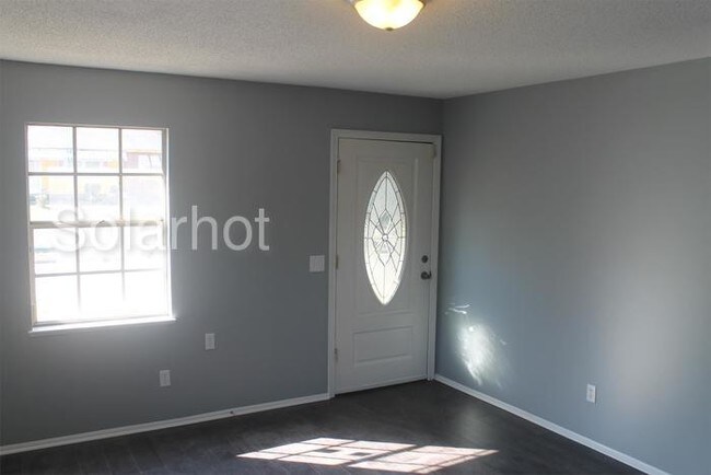 Building Photo - 1317 Armstrong Cir
