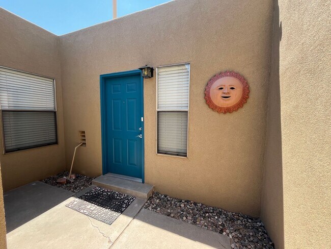 Foto del edificio - Cute 3 Bedroom 2 Bathroom Home In NW Albuq...