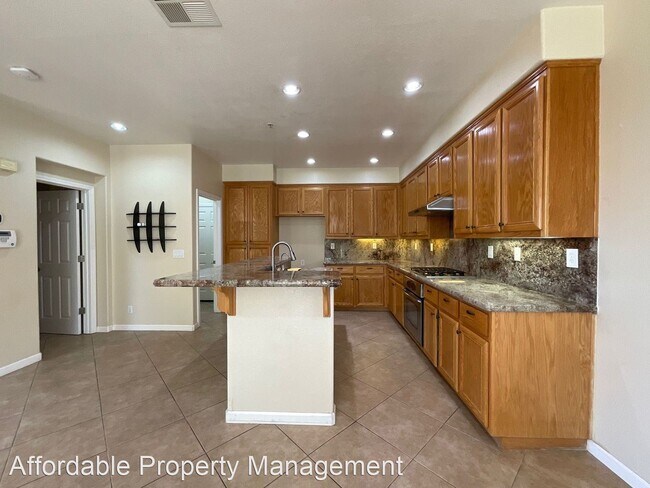 Foto del edificio - 4 br, 2.5 bath House - 5756 Jean Drive
