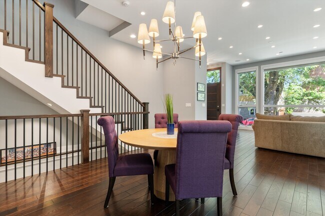 Foto del edificio - 2502 N Marshfield Ave