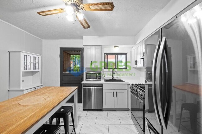 Building Photo - Charming 2-Bedroom Home with Modern Comforts in Pittsburgh, PA