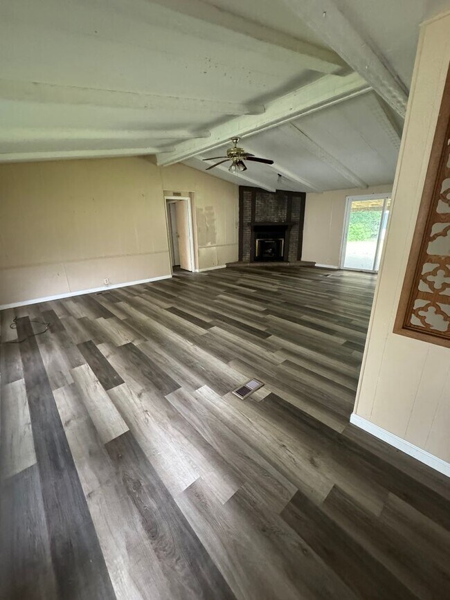 Foto del edificio - 6841 Klug Pines Rd