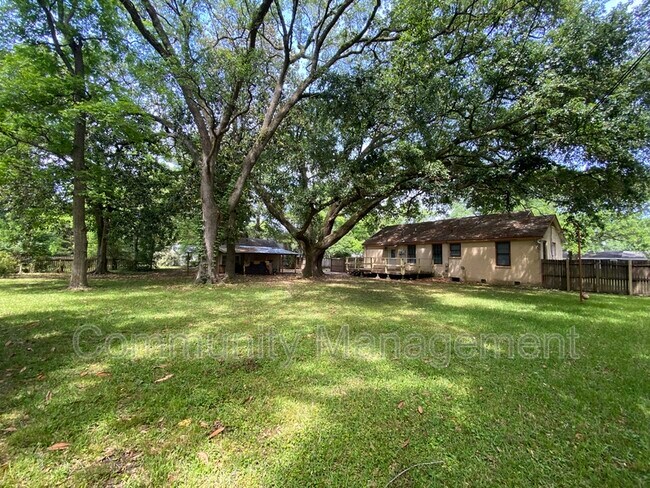 Foto del edificio - 1143 N Leighton Dr