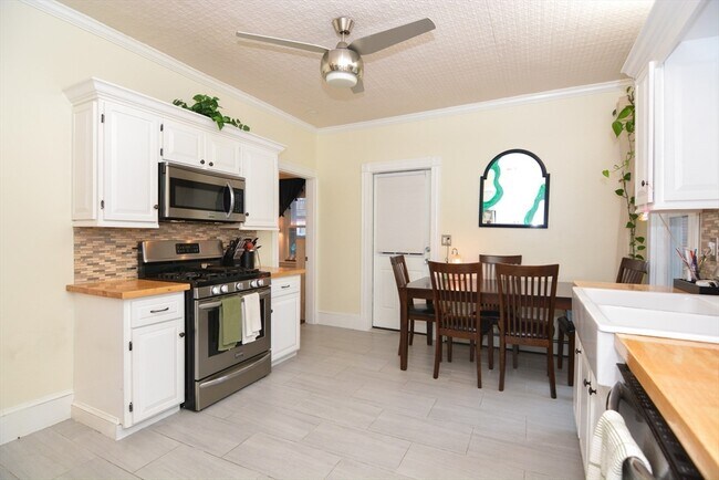 Foto del edificio - 258 E Cottage St
