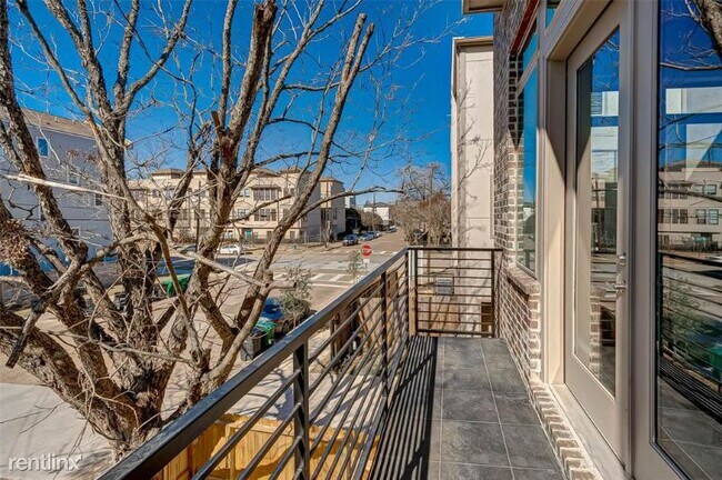 Building Photo - 2207 Holman St