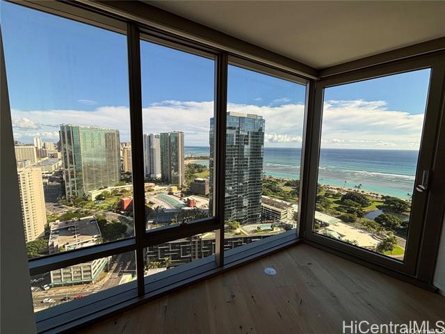 Building Photo - 1001 Queen St