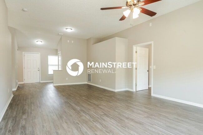 Building Photo - 3 Bedroom Pet-Friendly Home in Jacksonville, FL with Main Street Renewal