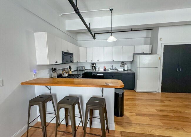 Foto del edificio - 138 Woodland Rd
