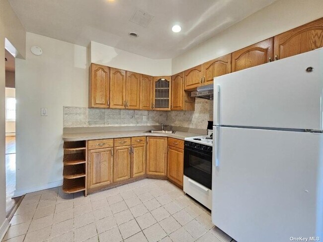 Building Photo - 20-18 Utopia Pkwy