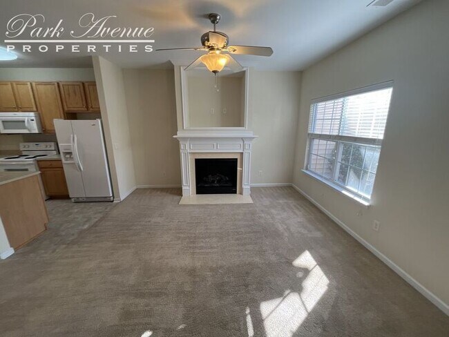 Foto del edificio - 8667 Wandering Creek Way