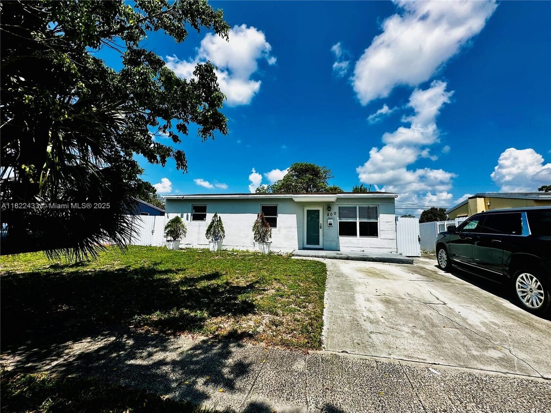 Primary Photo - 800 N 69th Ave
