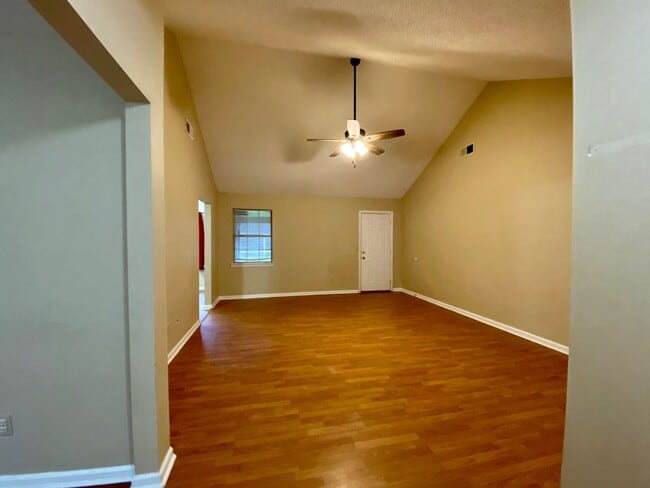 Foto del edificio - COMING JULY 2026! (Pet Friendly)