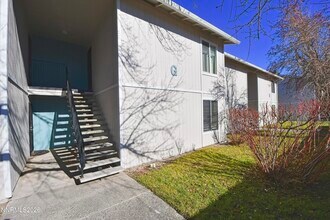 Building Photo - 400 S Saliman Rd