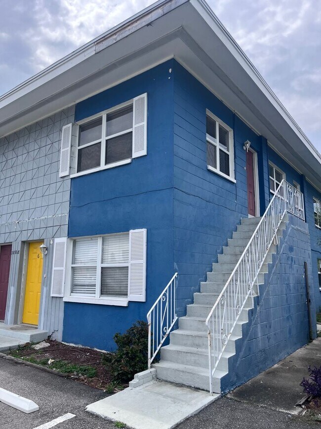 Building Photo - 3808-3808 W El Prado Blvd