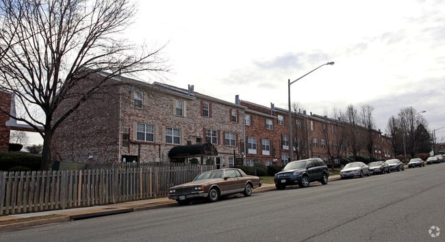 Building Photo - Carydale Village