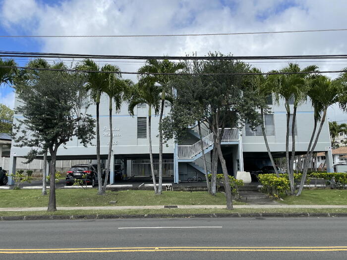 Primary Photo - PUNAHOU MARQUIS 2/1/1 sec, laundry