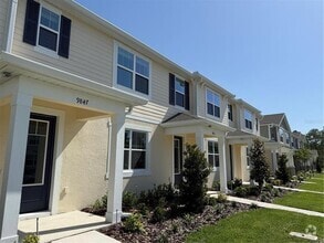 Building Photo - 9847 Walkway Dr