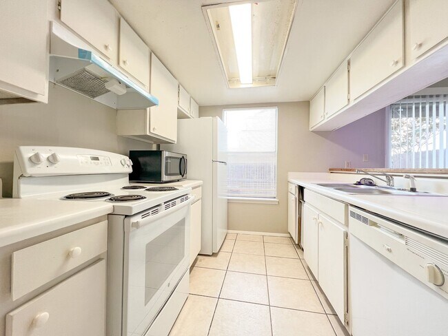 Foto del edificio - Charming 2 Bedroom, 1.5 Bathroom Condo in ...