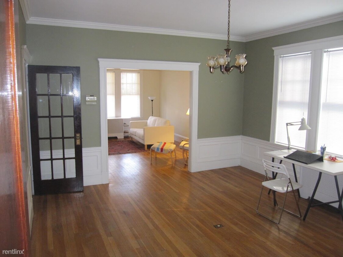 Primary Photo - 84 Davis Ave