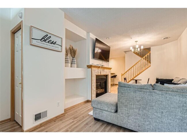 Foto del edificio - 9616 Linden Ln N
