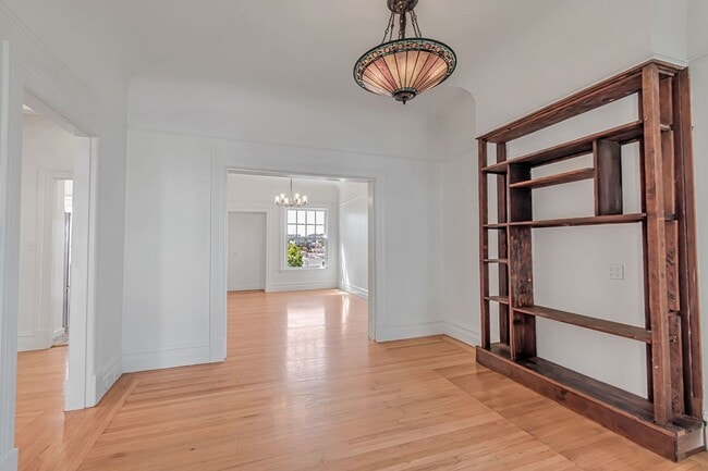 Building Photo - Charming Four Bedroom Home in Potrero Hill...