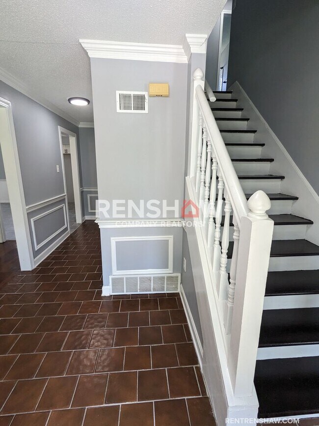 Foto del edificio - 4 Bedroom / 2.5 Bath - Over 3000 Square Fe...