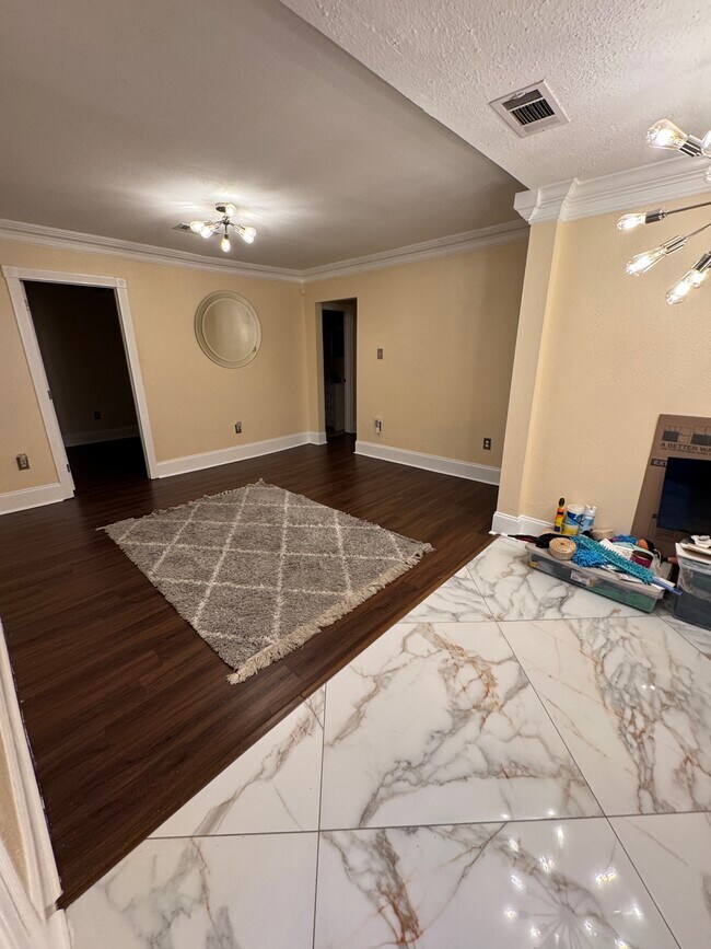 Foto del edificio - 2653 Madrid St