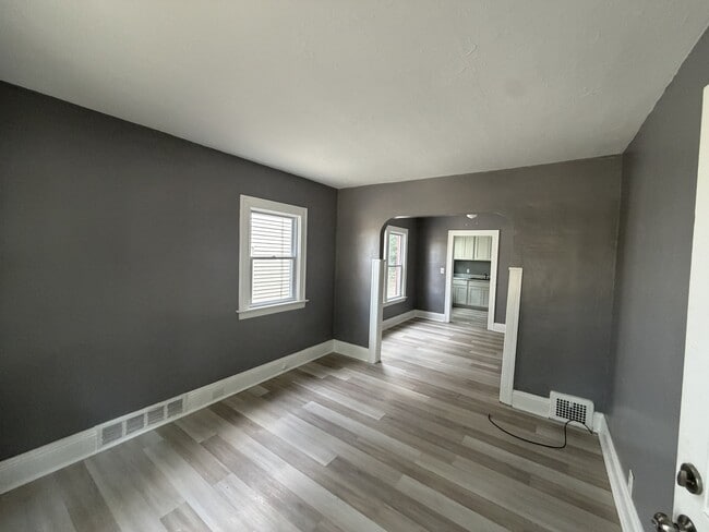 Building Photo - 3235 W 121st St