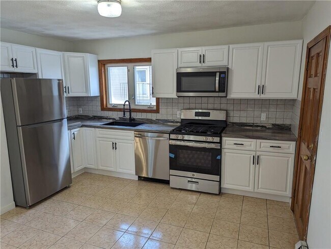 Foto del edificio - 61 Utton Ave