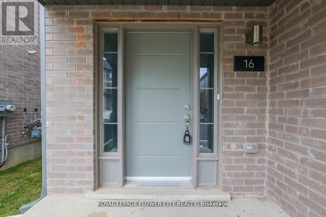 Building Photo - 205 W Oak Trl