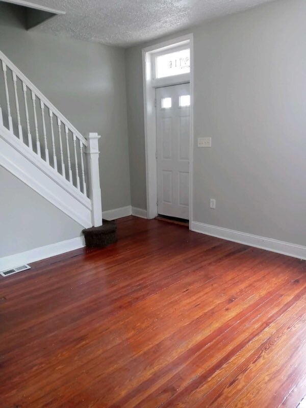 Foto principal - 716 McKewin Ave