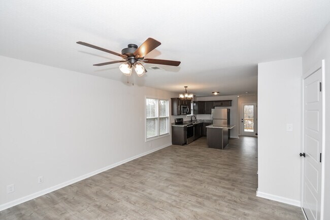 Building Photo - Stunning 3 Bedroom Home in Clarksville, TN!