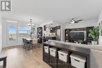 Building Photo - 966-966 Inverhouse Dr