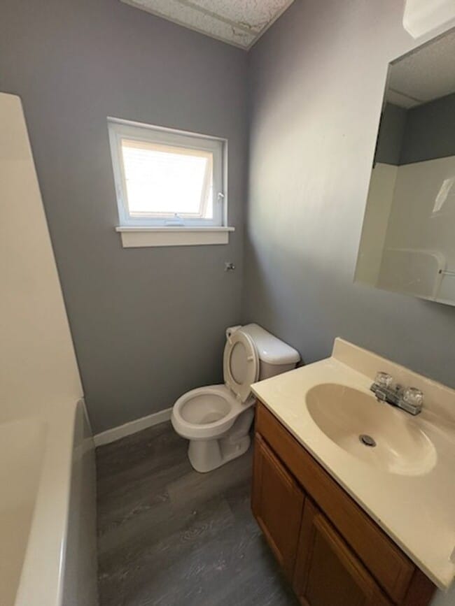 Building Photo - Main Bethel Apartments (144)